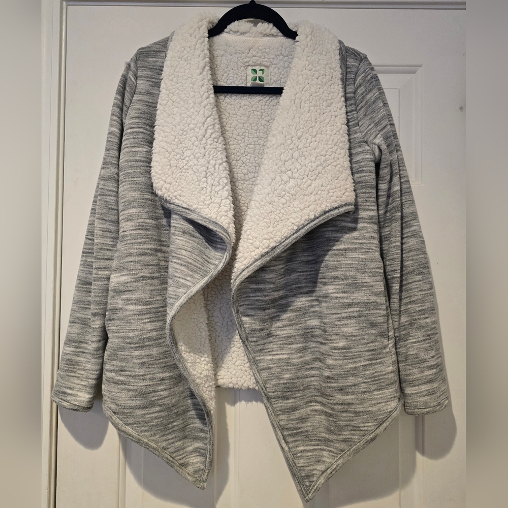Green Tea Heather Grey Sherpa Lined Size M Cardigan